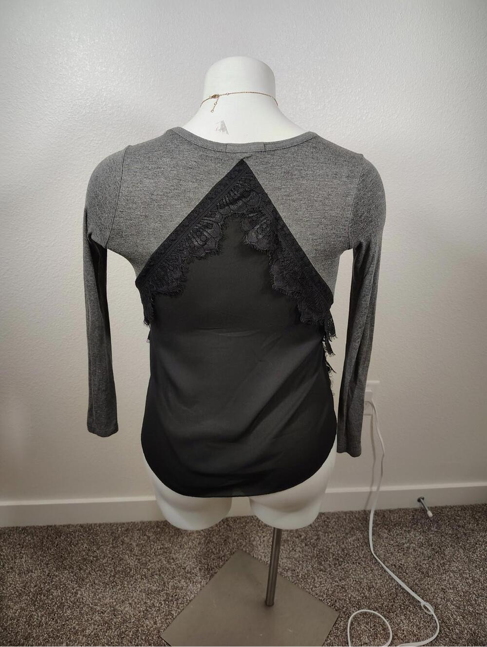 Pebble  Stone T-Shirt Top Women's Size Medium Gray Black Long Sleeve Stretch USA